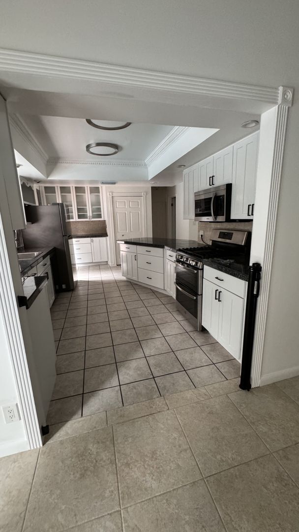 Building Photo - 3/2 POOL home in Harbor Estates Stuart--No HOA & Lots of Parking!