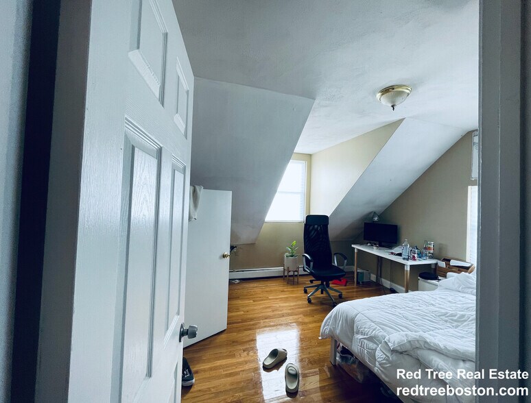 Building Photo - 19 Highgate St