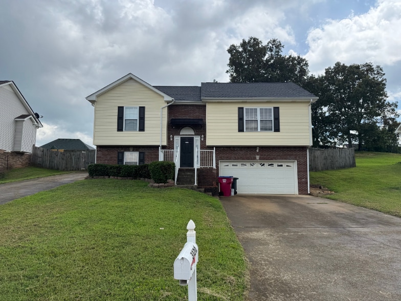 Primary Photo - 3120 Clydesdale Dr