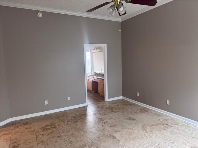 Building Photo - 1924 Dundee Dr