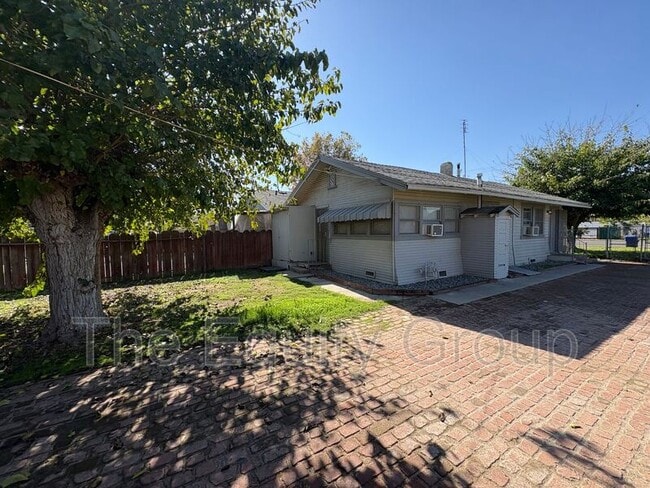 Building Photo - 457 N F St