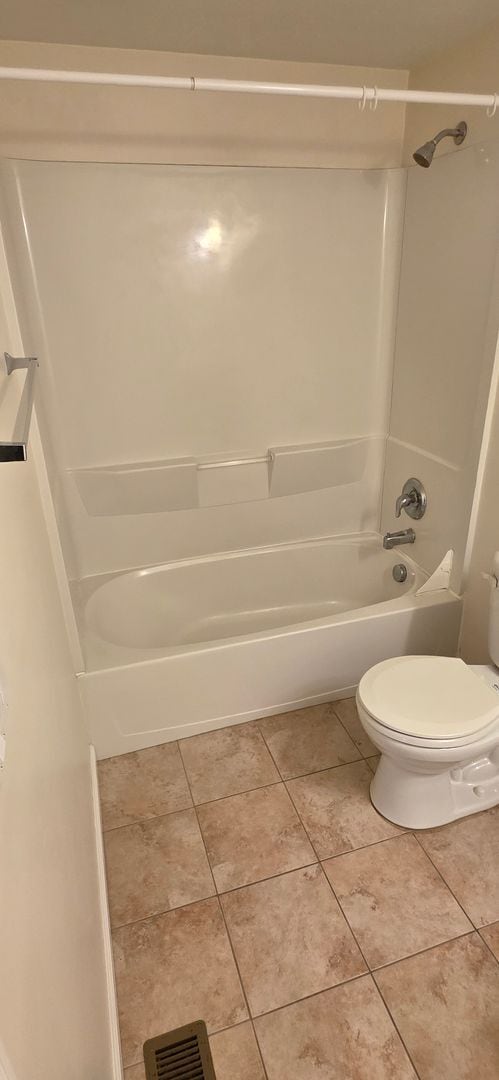 Building Photo - 713 Camden Ave