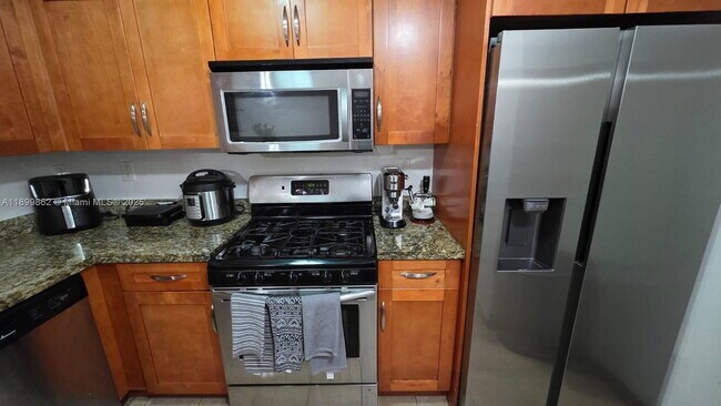 Building Photo - 6924 SW 114th Pl