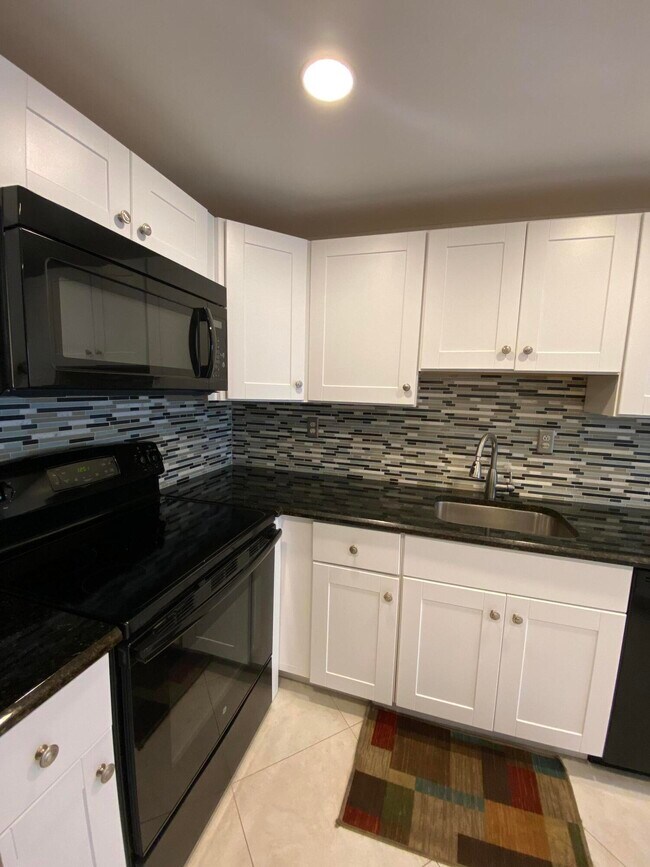 Building Photo - 583 Normandy M