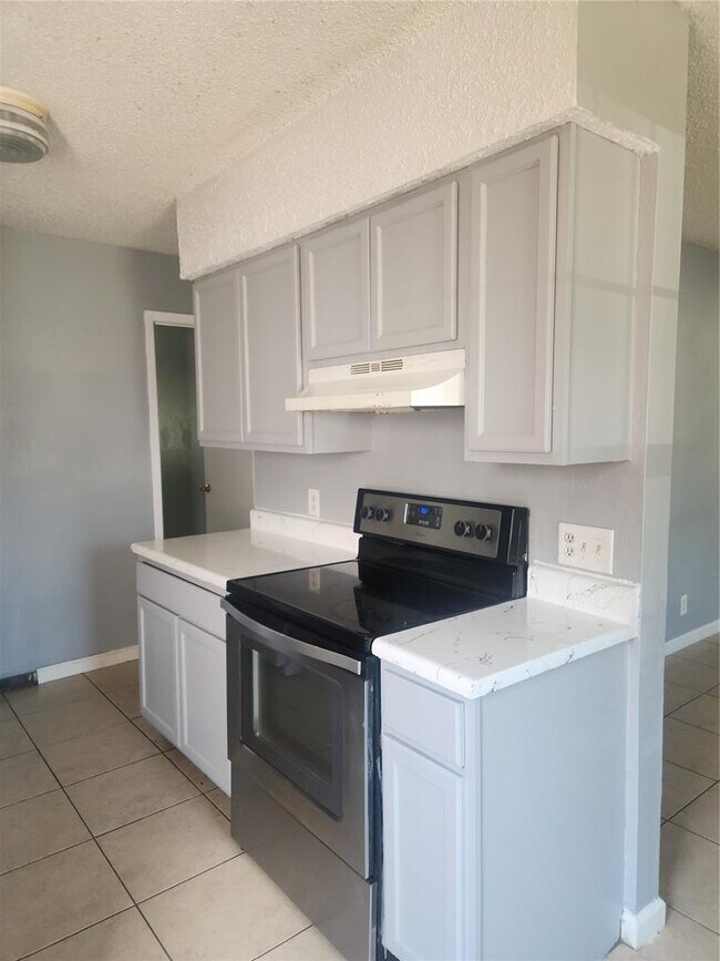 Building Photo - 905 Fieldwood Dr
