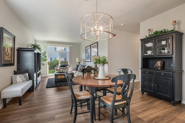 Building Photo - 2562 Golf Ridge Cir