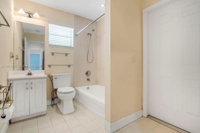 Building Photo - 4370 SW 82nd Ave