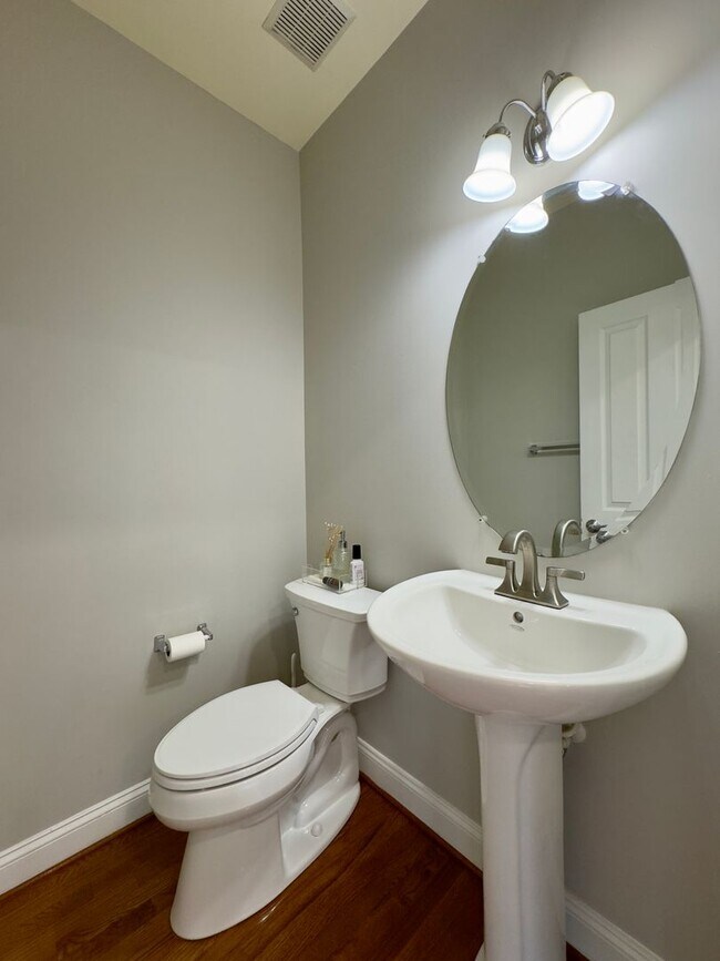 Building Photo - Charming 4 Bedroom/3.5 Bathroom Townhome with In-Unit Laundry in Pigtown, Baltimore, MD!