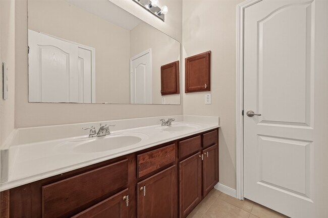 Building Photo - 25354 Holton Ridge Dr