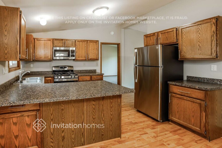 Building Photo - 712 Grand Blvd