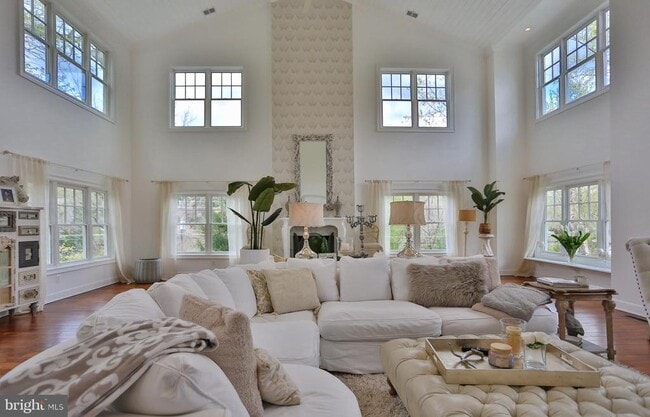 Building Photo - 6329 Linway Terrace