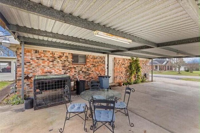 Building Photo - 526 Bay Colony Dr
