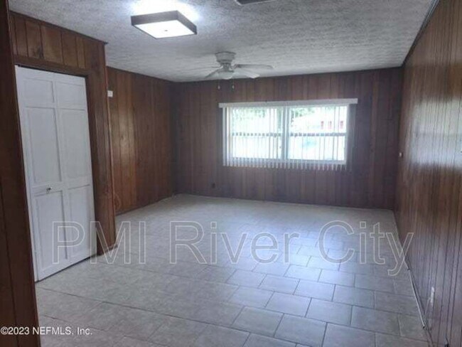 Building Photo - 7819 Lisa Dr E