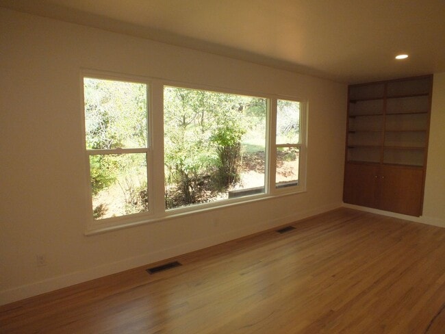 Building Photo - Remodeled 3/2 Placerville home near downtown and Marshall Medical!
