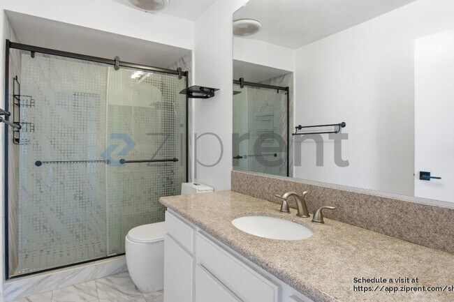 Building Photo - 4295 Vía Arbolada