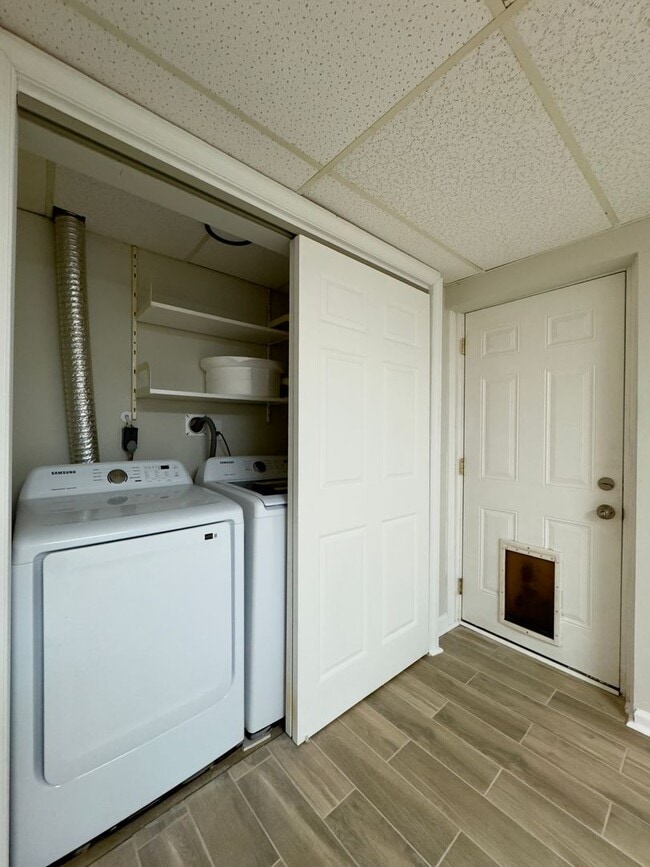 Building Photo - Charming 3 Bedroom/2.5 Bathroom in Parkville, MD!