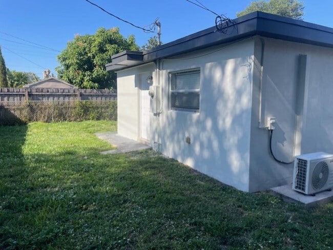 Building Photo - 1724 NE 176th St