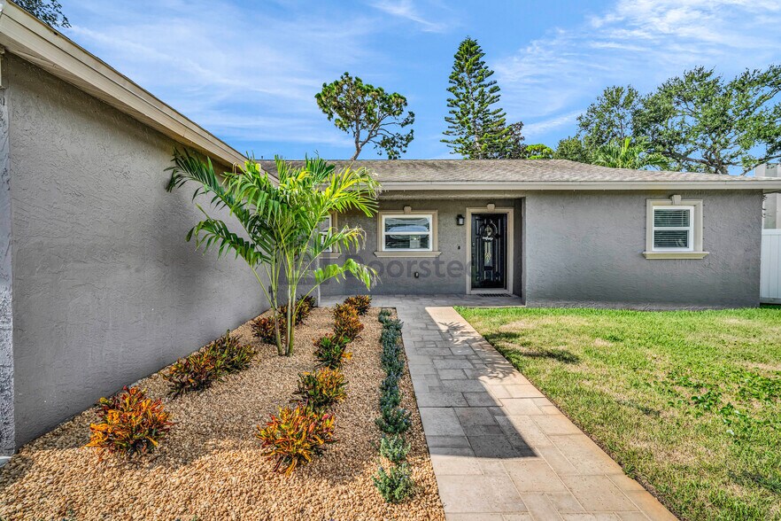 Building Photo - 7892 Sundown Dr
