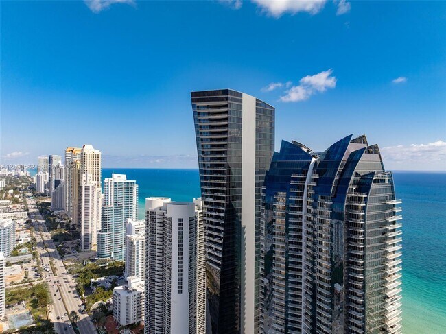 Building Photo - 17121 Collins Ave