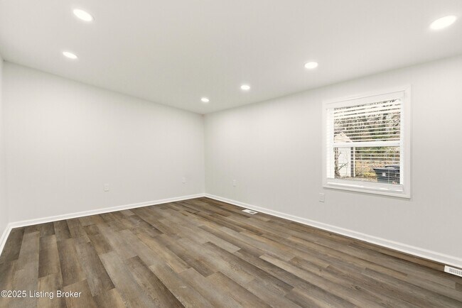 Building Photo - 702 Gheens Ave