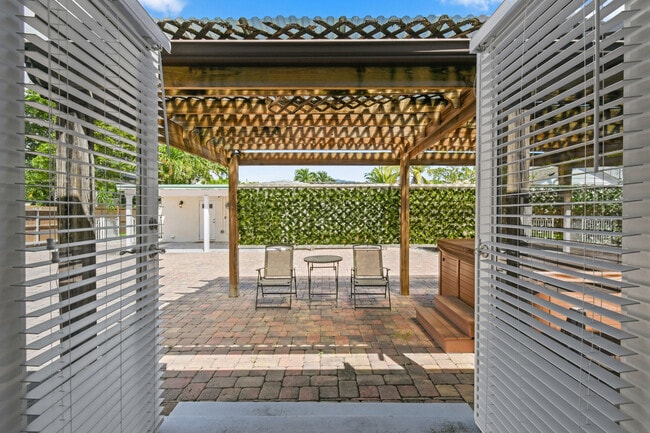 Building Photo - 3450 S Olive Ave