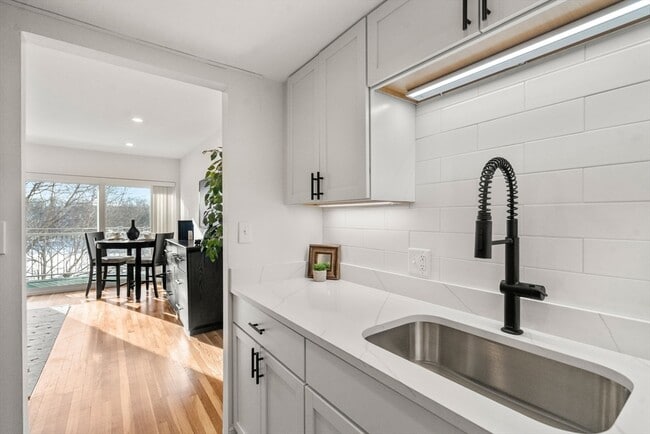 Building Photo - 231 Coolidge Ave