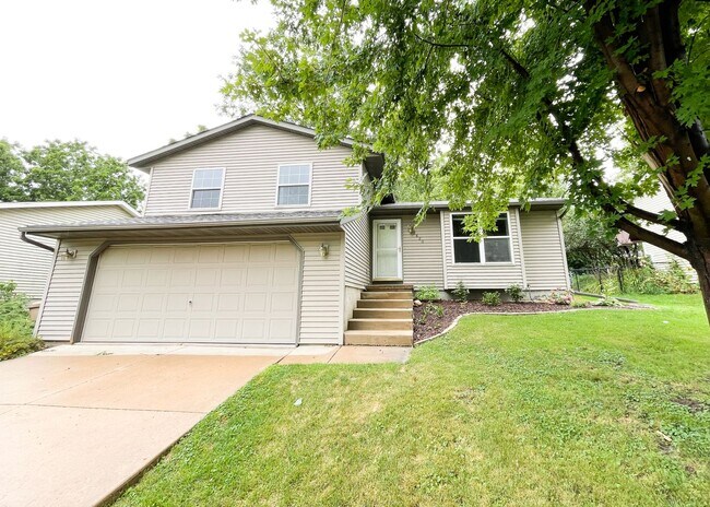 Building Photo - 2820 Warner Ln