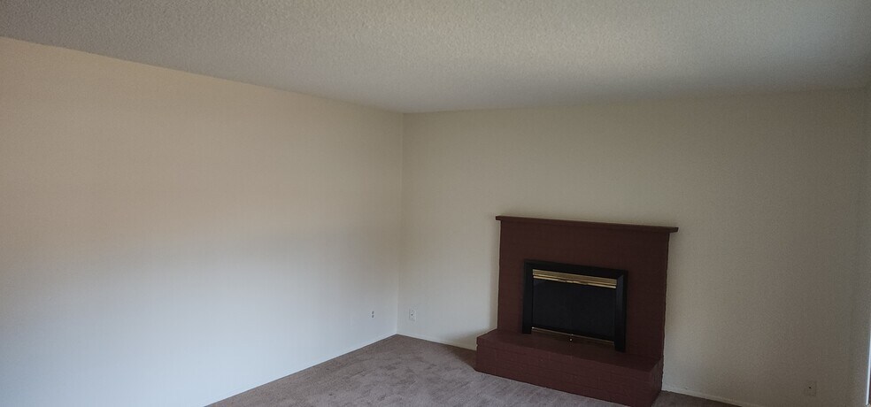 Building Photo - 521 159th St E