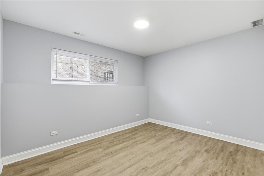 Building Photo - 1048 N Lawndale Ave