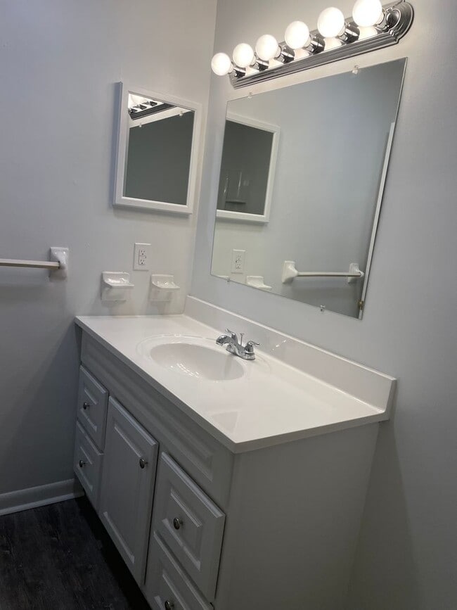 Building Photo - 6491 Carefree Ln