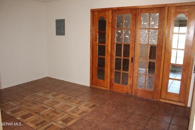 Building Photo - 9201 Mt Shasta Dr