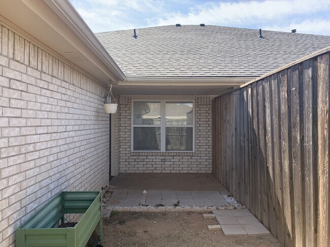 Building Photo - Beautiful duplex in Cooper School District!
