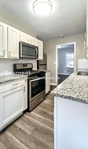 Building Photo - 9611 E 33rd St S