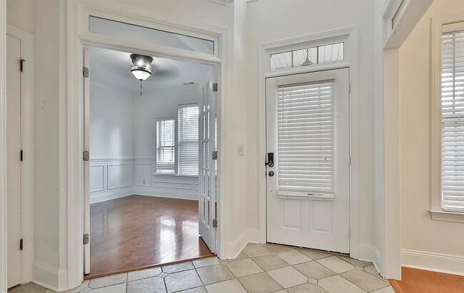 Building Photo - 88 Camden Village Dr