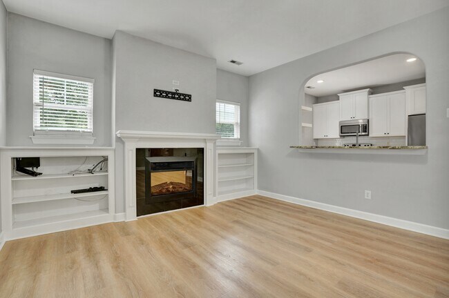 Building Photo - 211 Thalia Rd