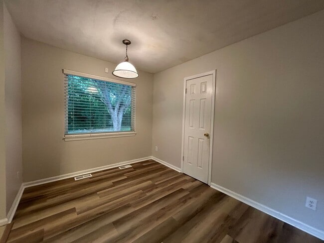 Building Photo - Welcome to this charming ranch-style home ...