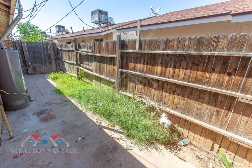 Building Photo - 2028 N 26th Pl