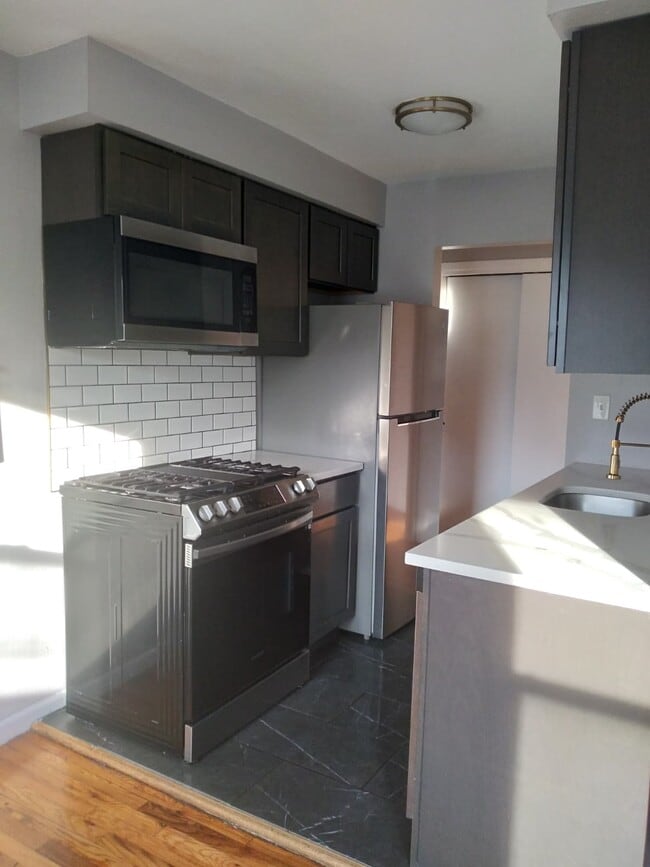 Building Photo - 720 Westfield Ave