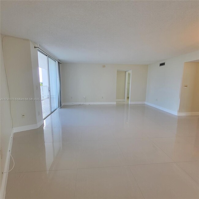 Building Photo - 1200 NE Miami Gardens Dr