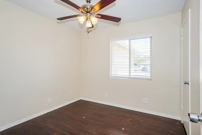 Building Photo - 624 Erica St