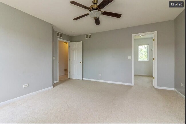 Building Photo - 4924 Montauk Dr