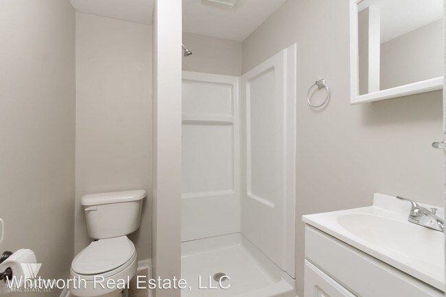 Building Photo - 404 Caplewood Dr