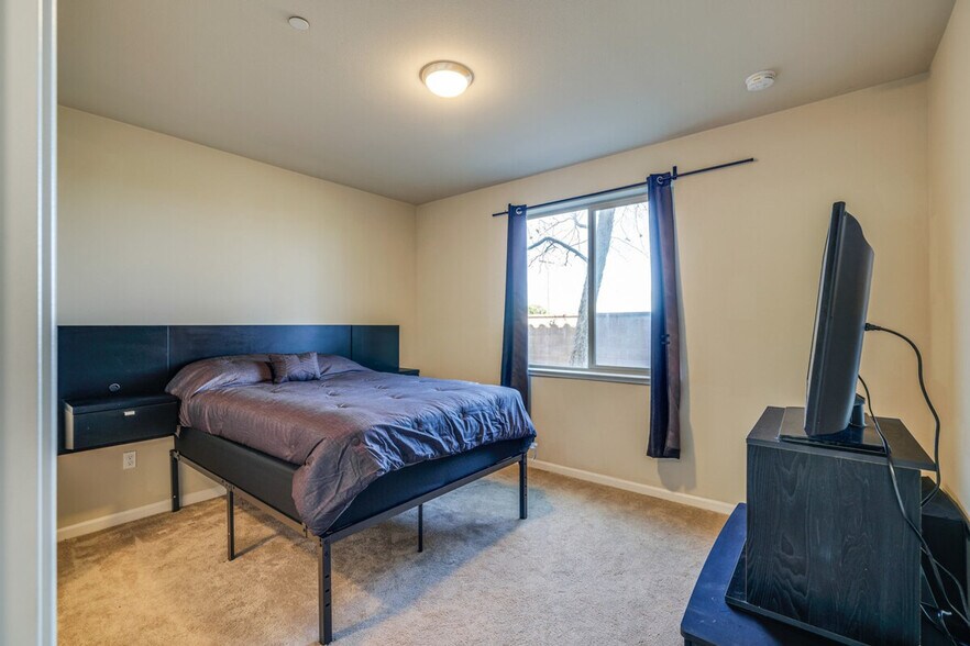 Building Photo - 140 Ivy Ave