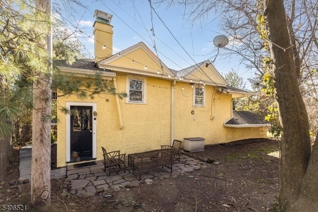 Building Photo - 9 Lincoln St