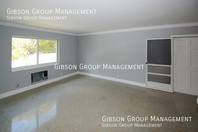 Building Photo - 806 NE 16th St