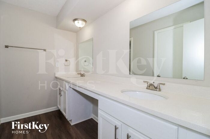 Building Photo - 5202 Wren Cove