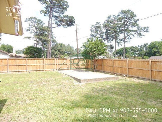 Building Photo - 905 David Dr