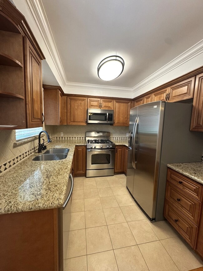 Kitchen - 855 Moraga Dr