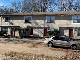 Building Photo - 525 N Betty Jo Dr