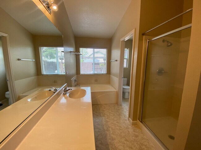 Building Photo - Cozy 3 Bedroom With A Large Den!